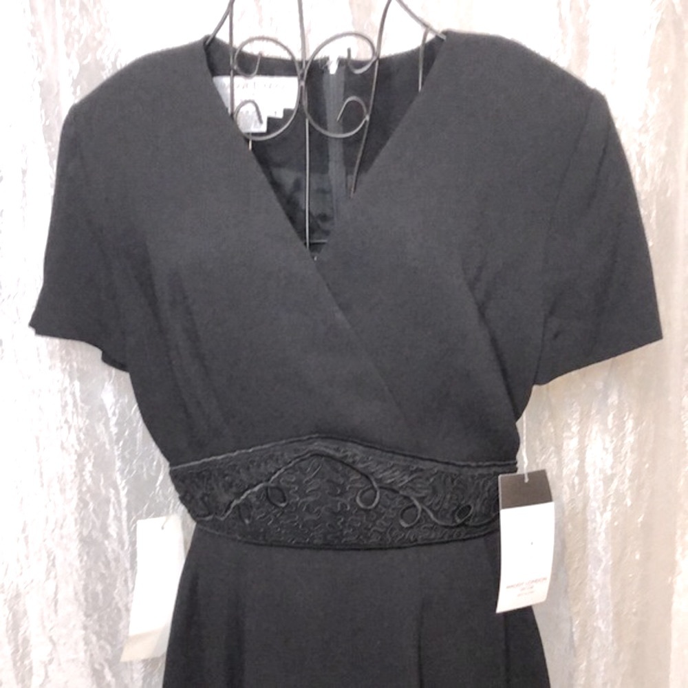 MAGGY LONDON dress 😍🤩 - Picture 3 of 8